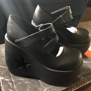 Demonia Black Platform